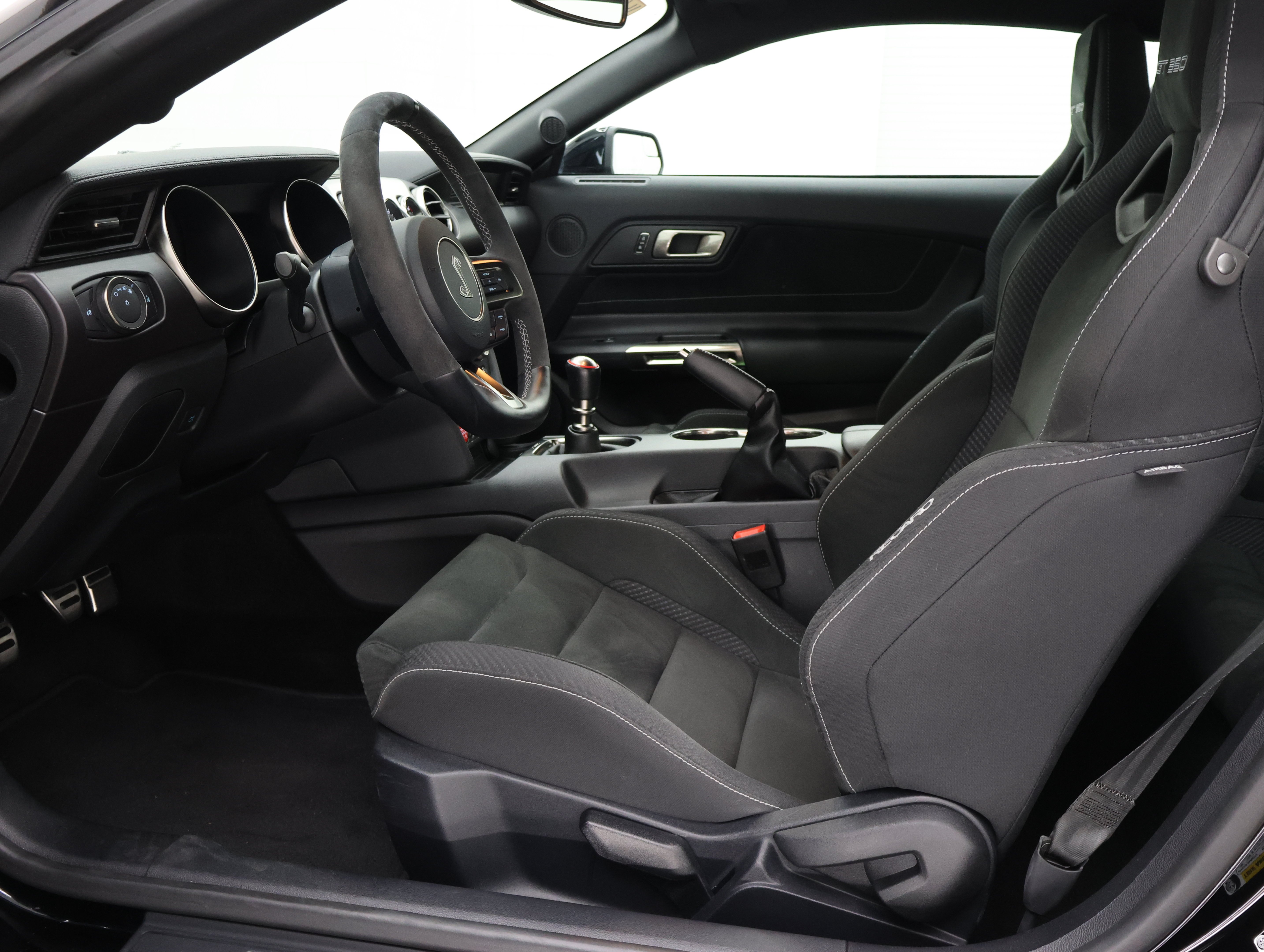 Used 2018 Shadow Black Ford GT350: GT350-ELECTRONICS-6 SPEED MANUAL-NAV-RECAOR SEATS-NEW TIRES image 8