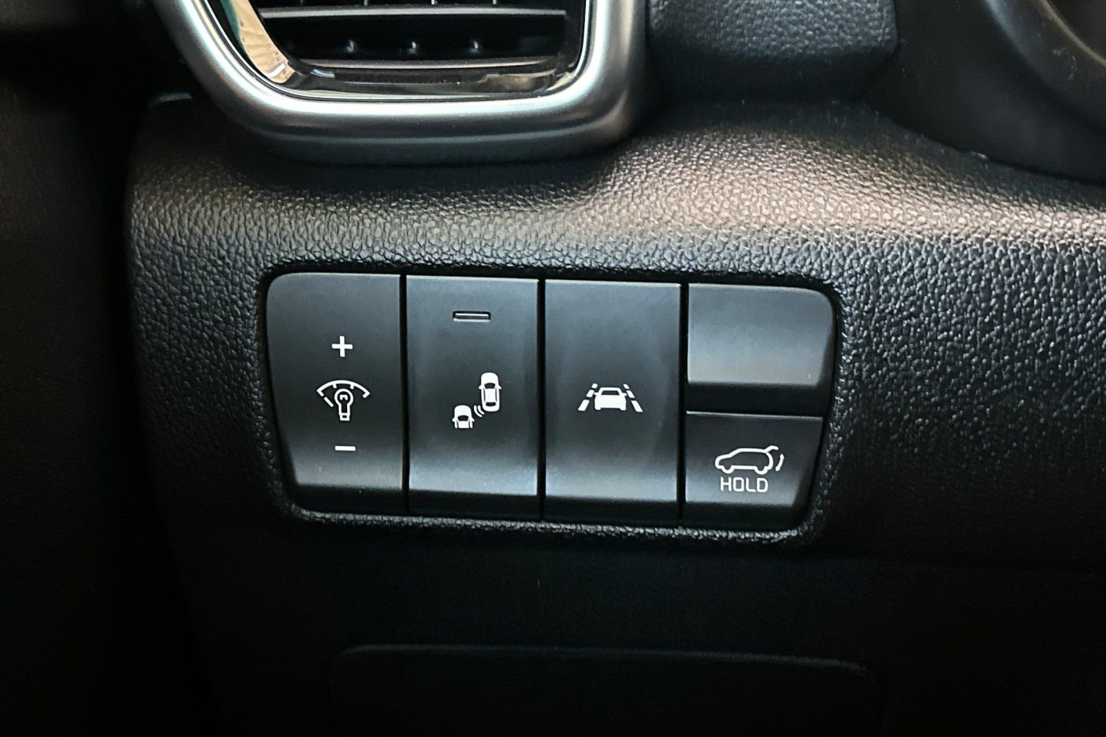 Used 2020 White Kia SX image 30