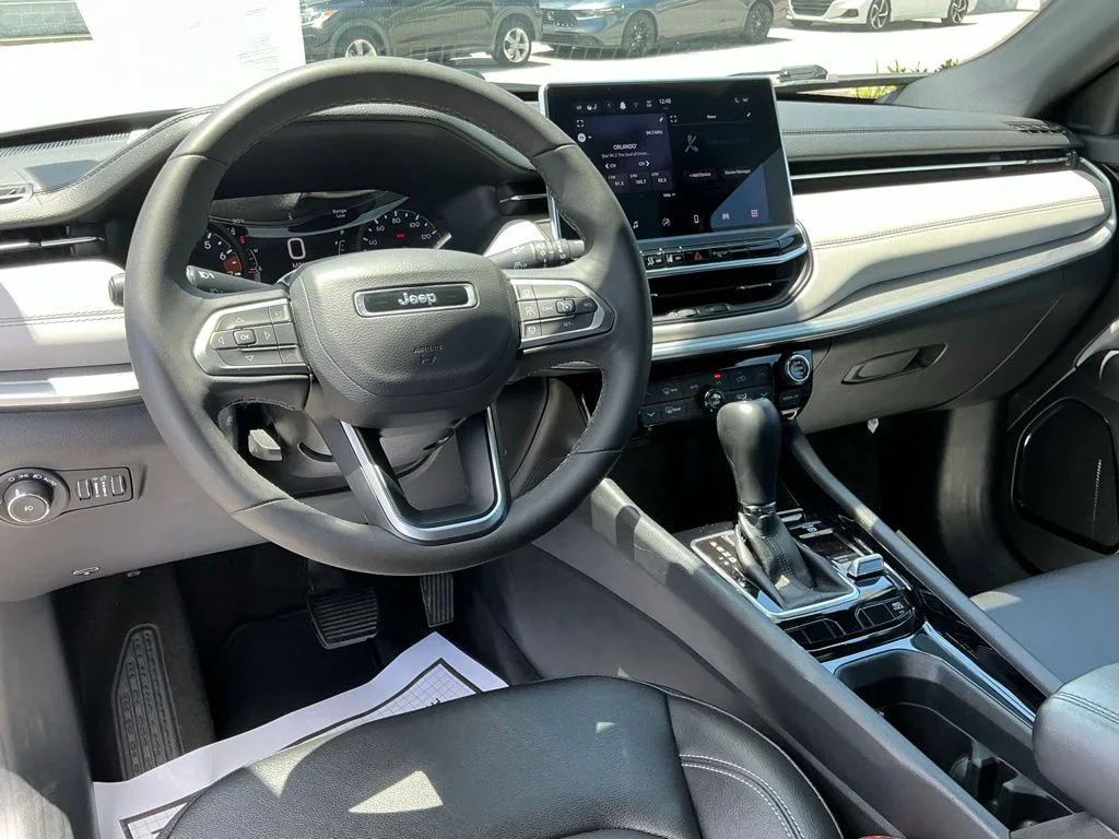 Used 2025 White Jeep Limited image 31