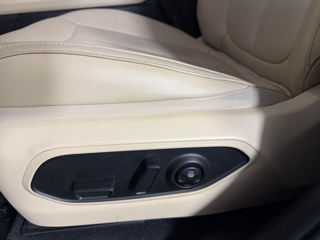 Certified Used 2024 White Jeep Limited image 23
