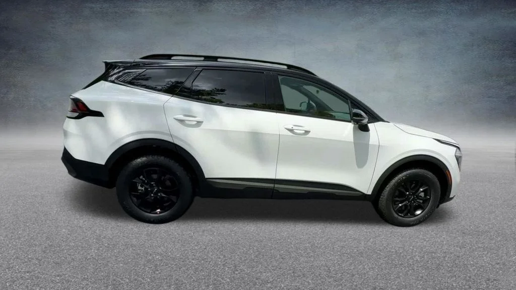 Used 2024 White Kia X-Pro Prestige image 25