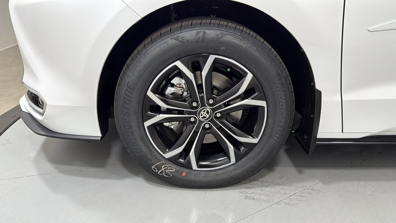 New 2026 Wind Chill Pearl <sup>1</sup> Toyota  Platinum image 25