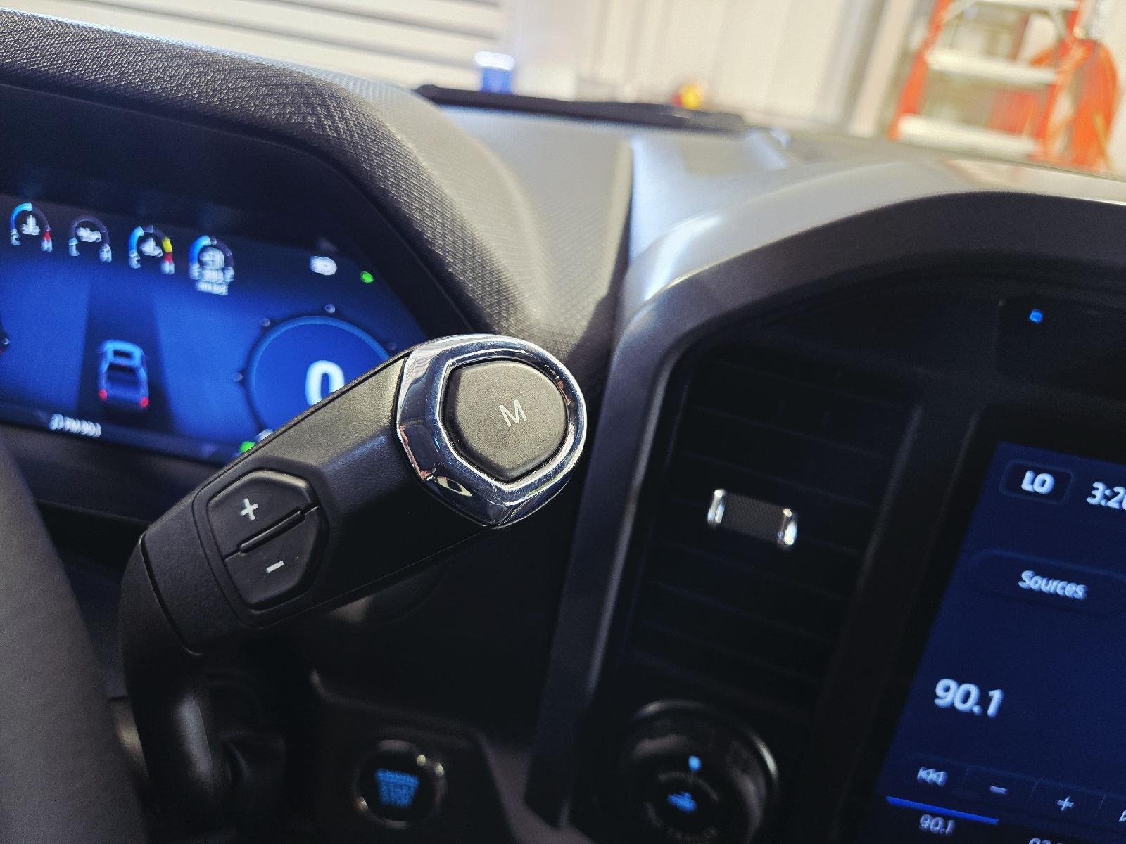 Used 2025 Atlas Blue FORD XLT image 25