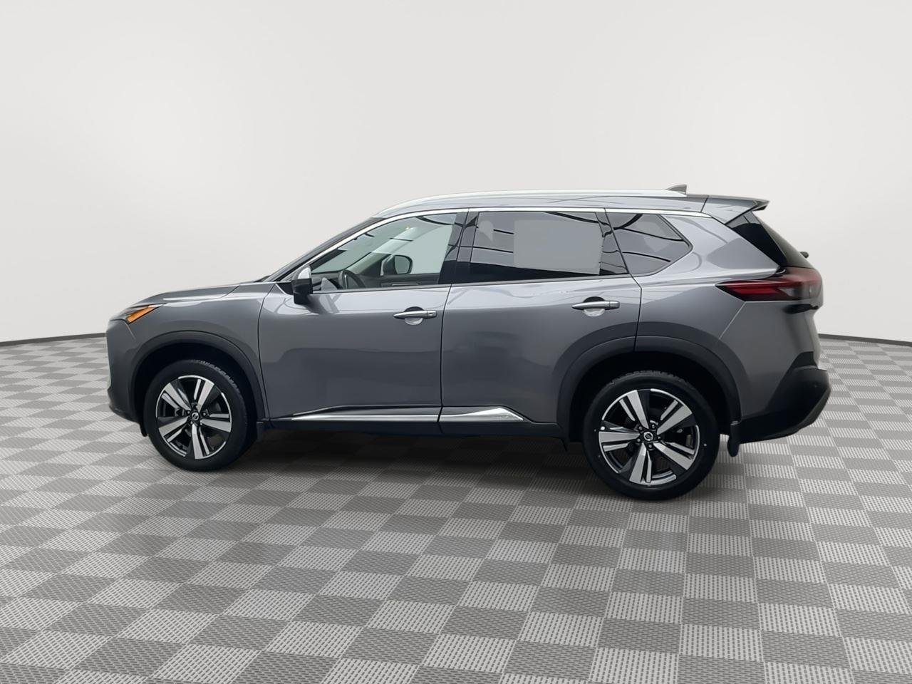 Used 2021 Gun Metallic Nissan SL image 35