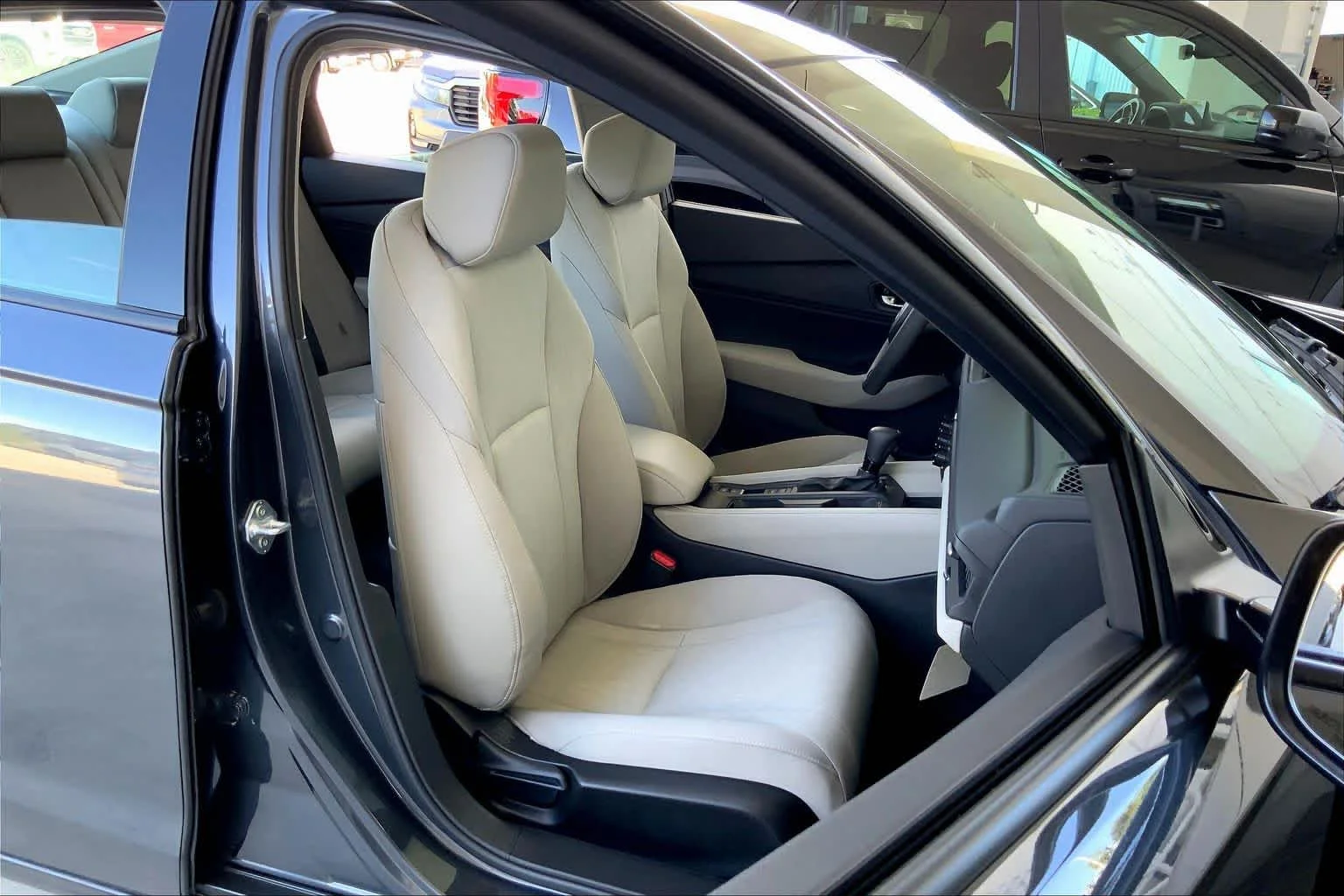 Certified Used 2025 Meteorite Gray Metallic Honda 1.5T SE image 9