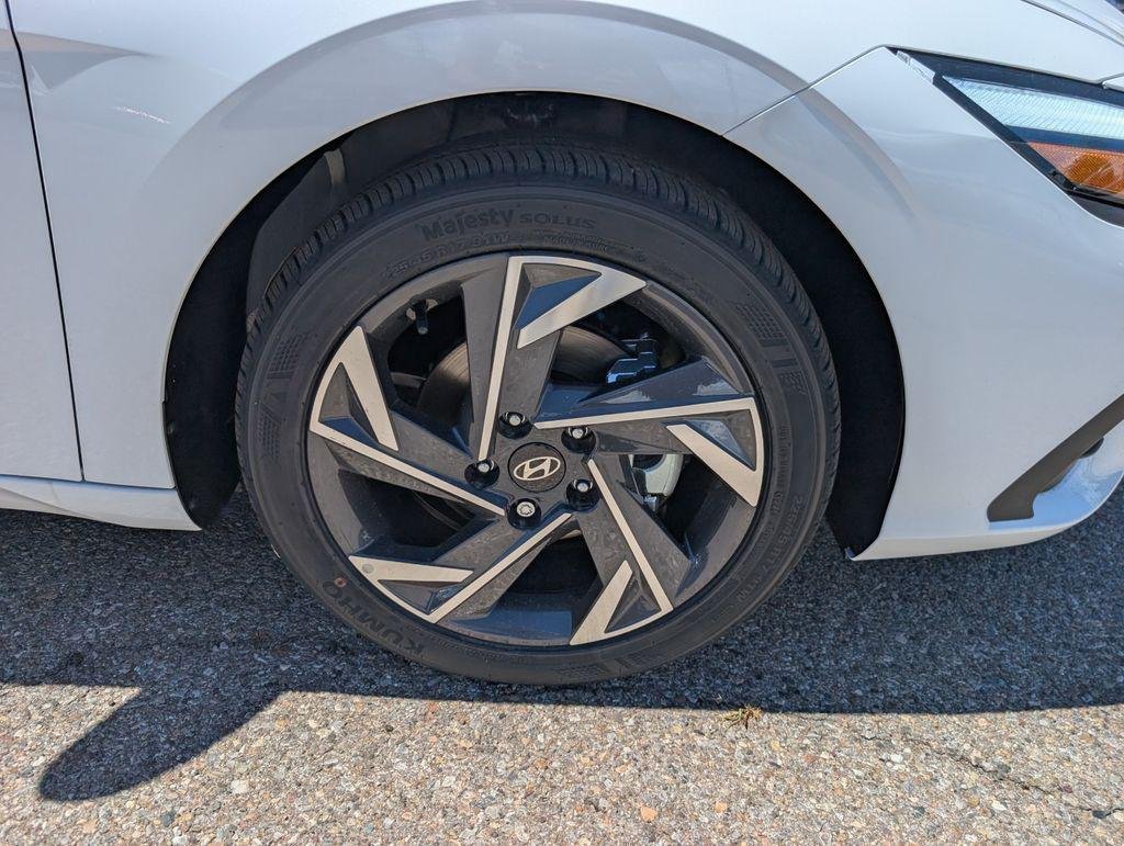 2025 Hyundai Elantra SEL - Photo 22