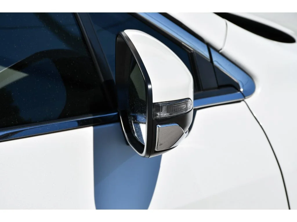 Used 2022 Crystal White Pearl Subaru Limited image 31