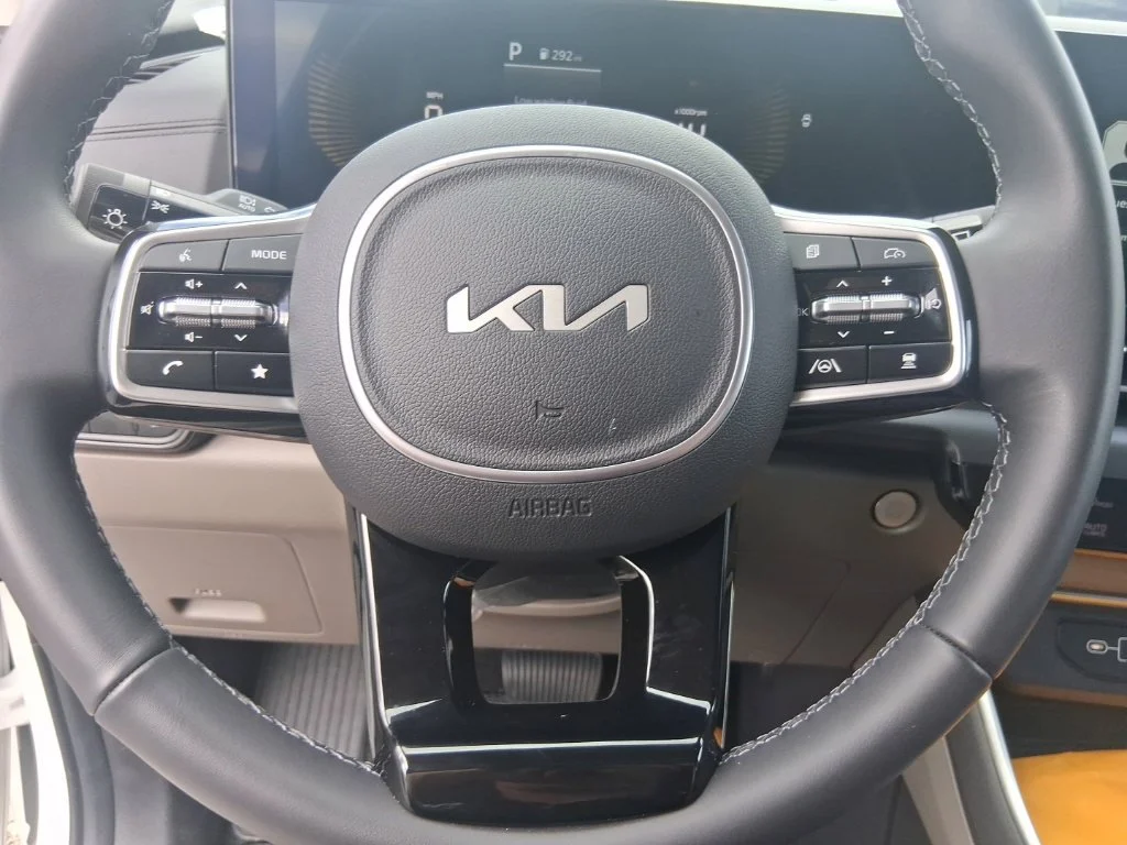 Used 2026 White Kia LXS image 10