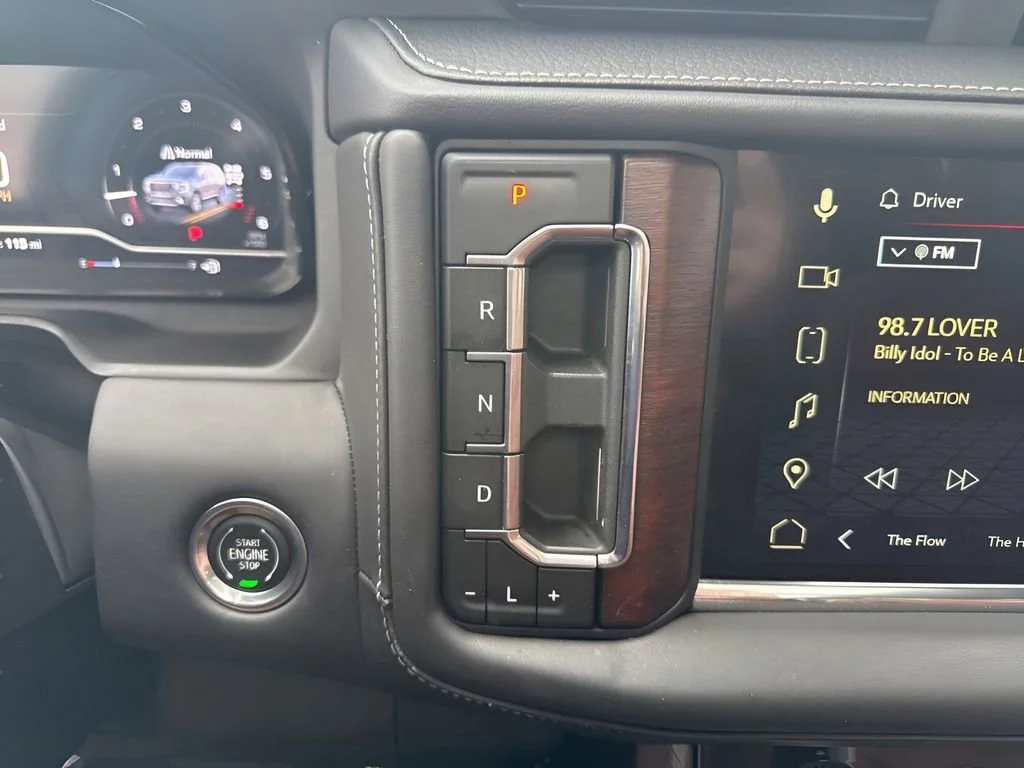 Used 2023 White Frost Tricoat GMC Denali Ultimate image 31