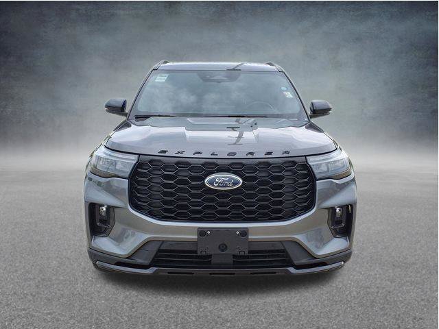 Used 2025 Gray Ford ST-Line image 2