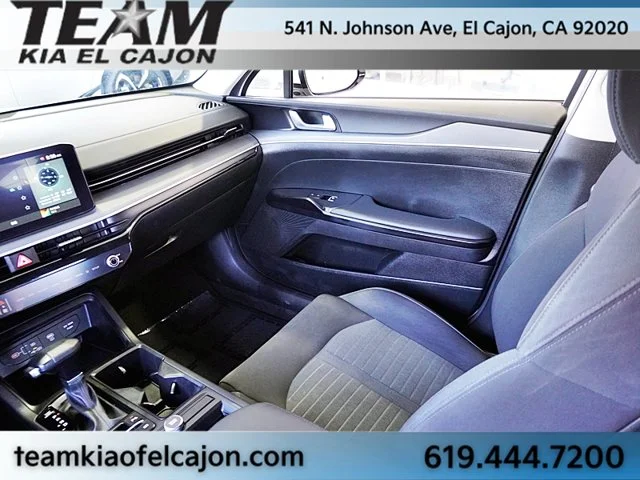 Used 2025 White Kia LXS image 22