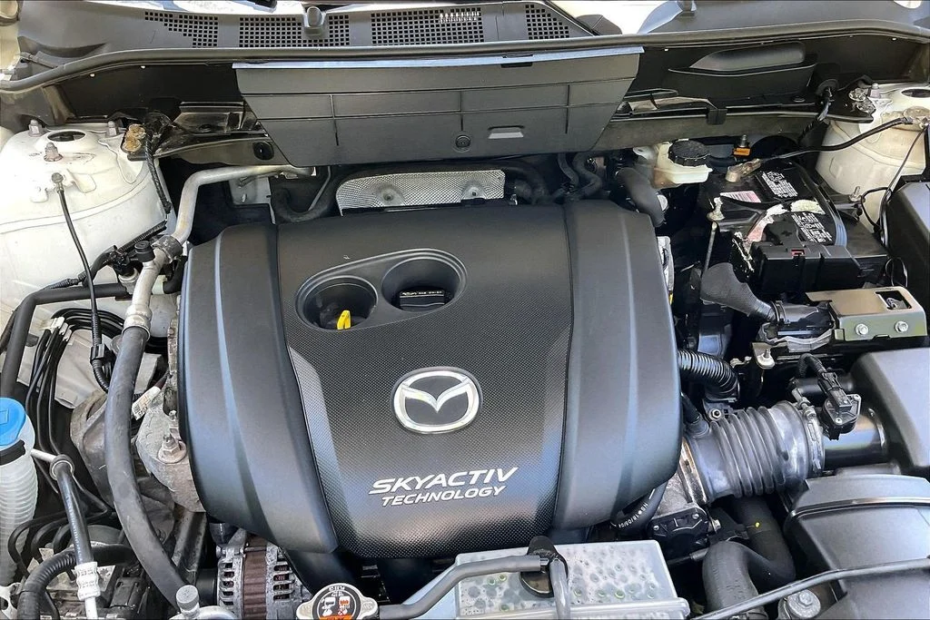 Used 2018 White Mazda Grand Touring image 10