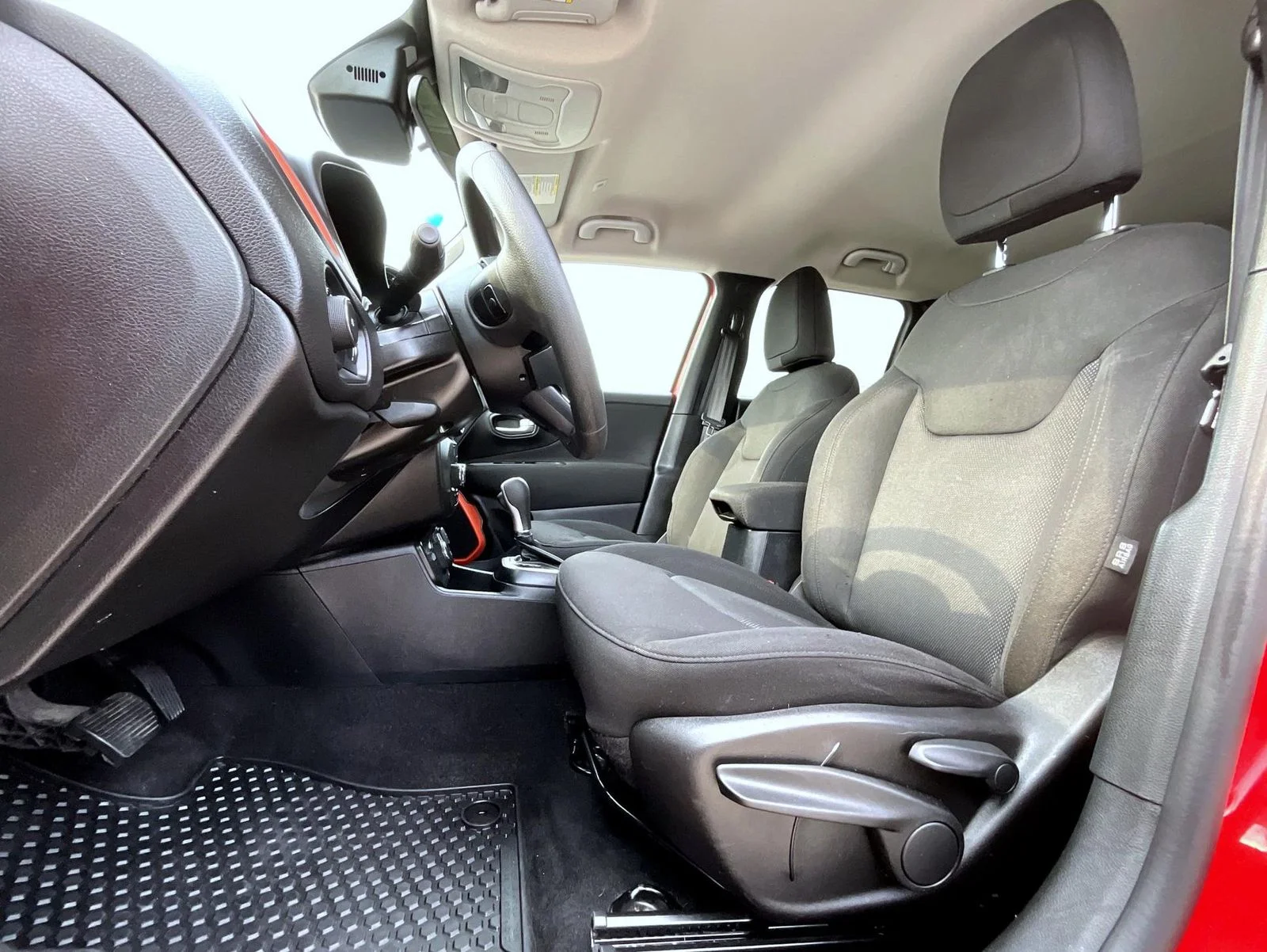 Used 2019 Red Jeep Sport image 11
