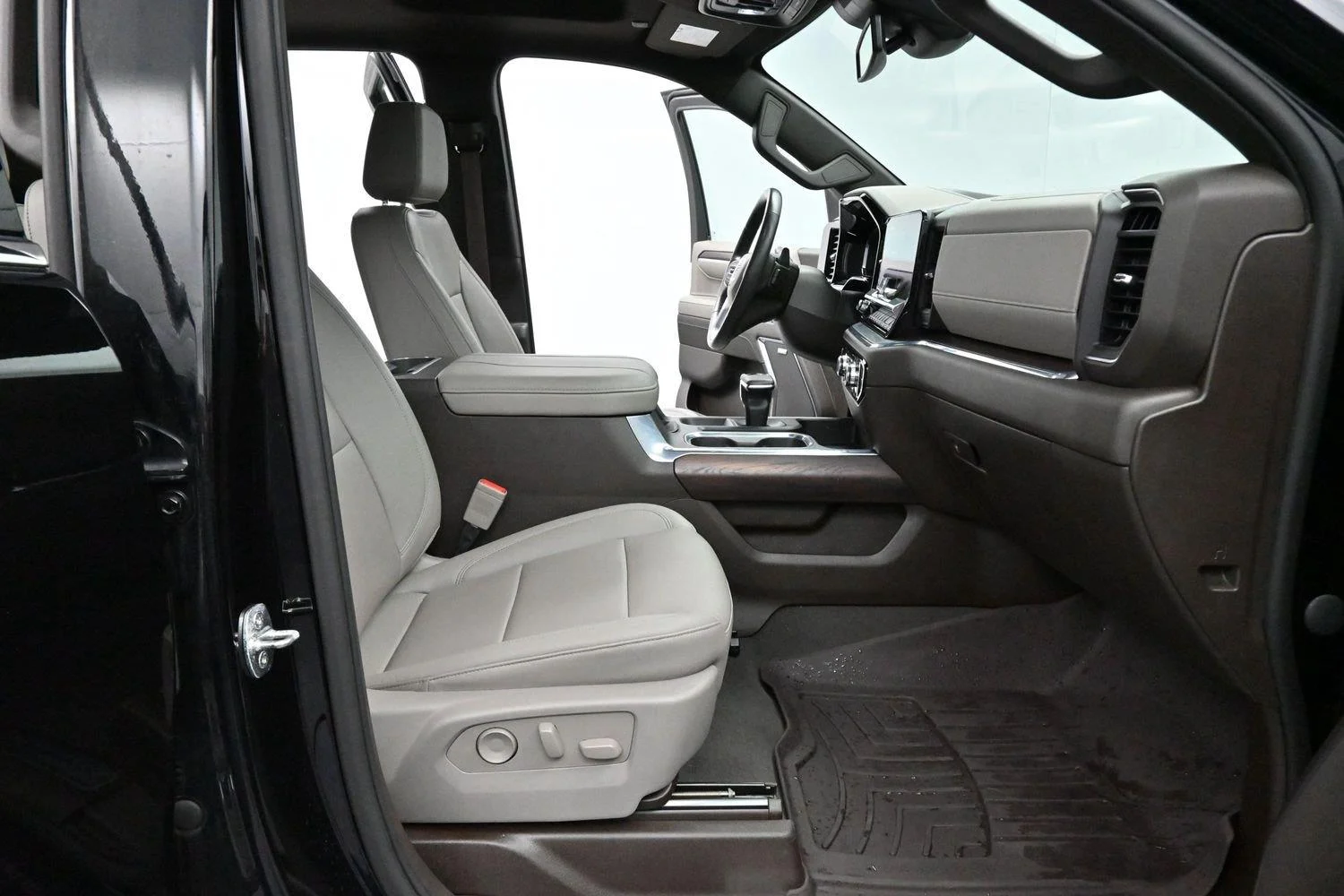 Used 2023 ONYX BLACK GMC SLT image 32