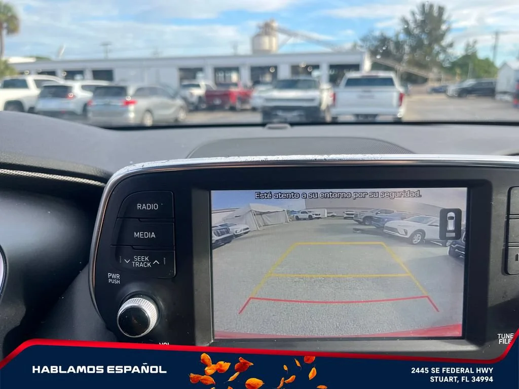 Used 2020 Red Hyundai SE image 27