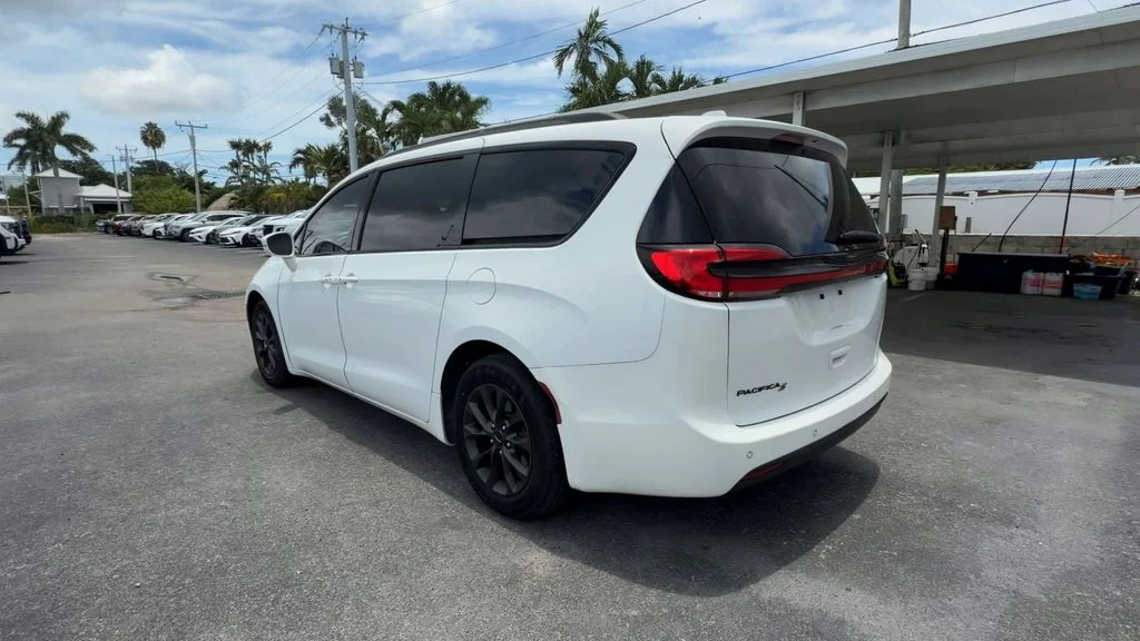 Used 2021 White Chrysler Touring L image 6