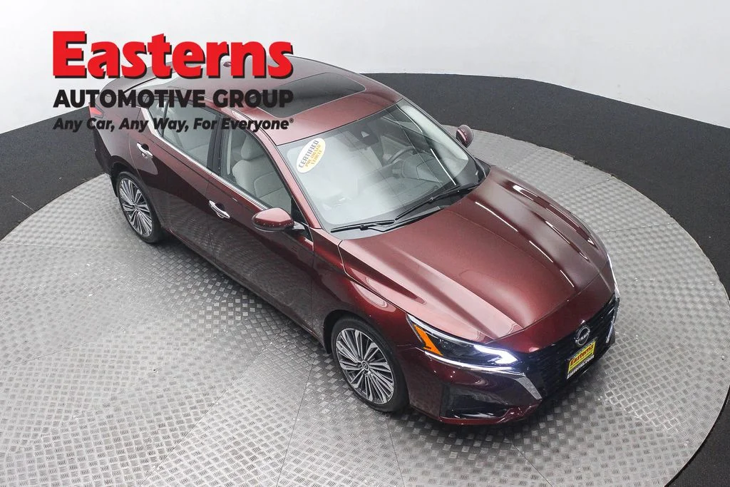 Used 2024 Red Nissan 2.5 SL image 3