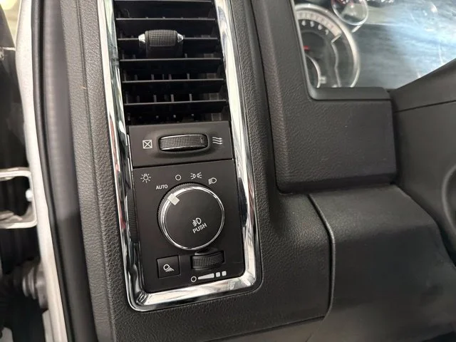 Used 2017 Silver Ram Laramie image 17