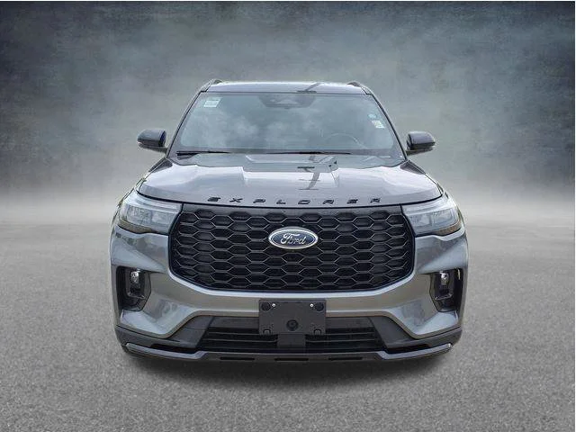Used 2025 Gray Ford ST-Line image 2