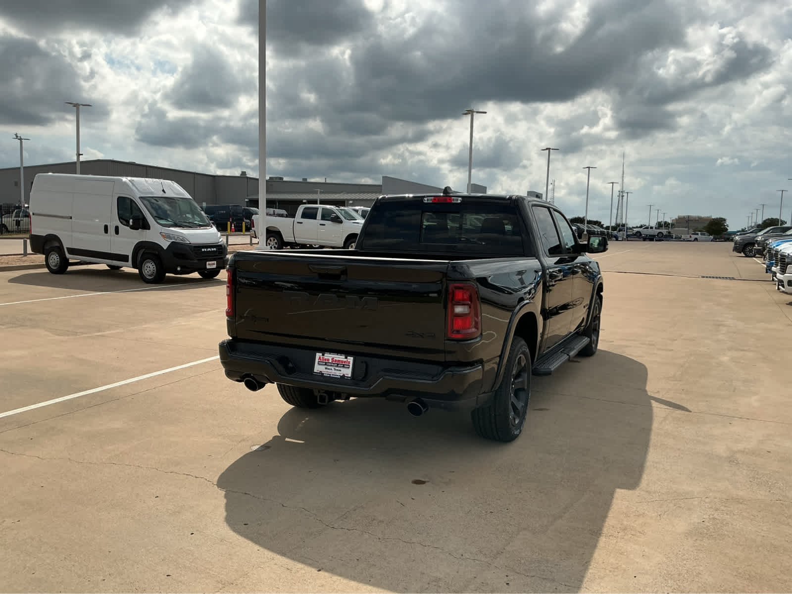 New 2026 Diamond Black Crystal Pearl-Coat Exterior Paint RAM Lone Star image 8