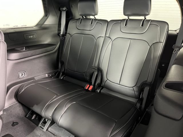 New 2026 Bright White Clear-Coat Exterior Paint Jeep Limited image 8