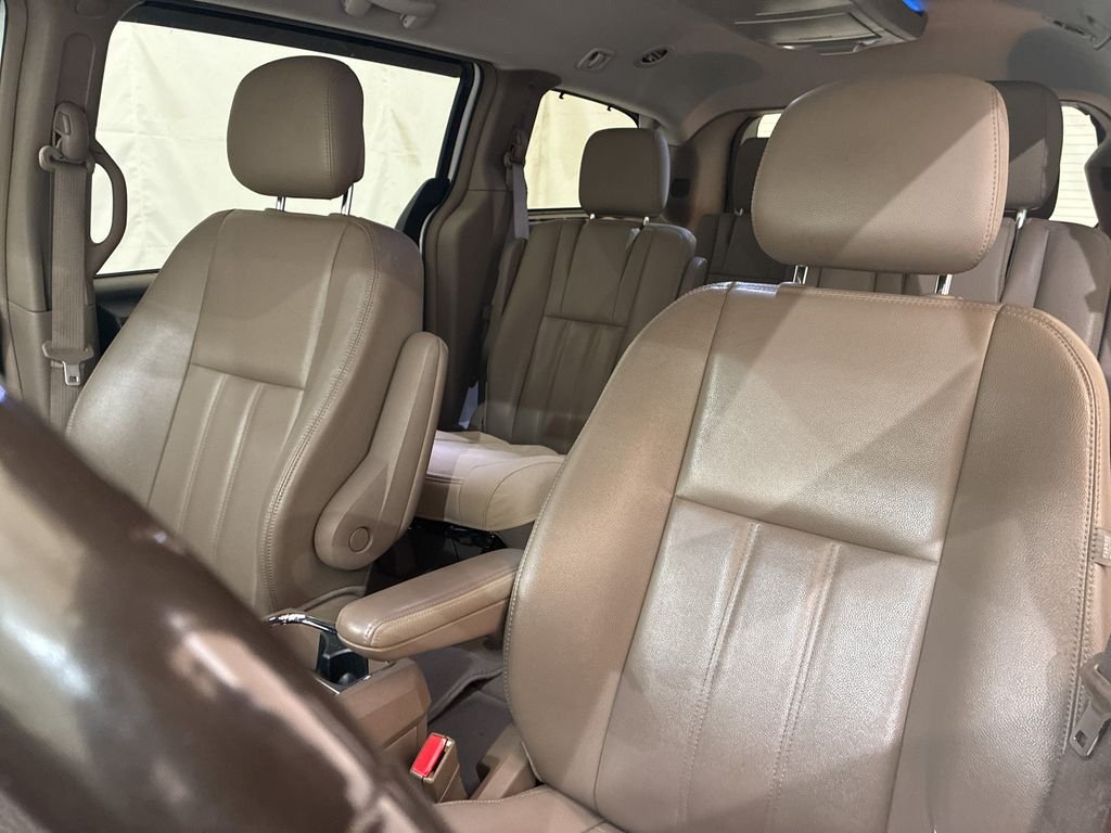Used 2016 White Chrysler Touring image 11