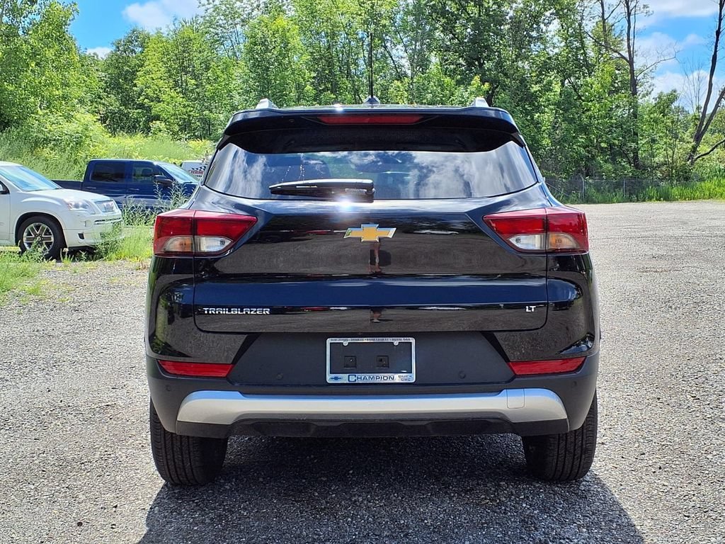 Used 2025 Mosaic Black Metallic Chevrolet LT image 6
