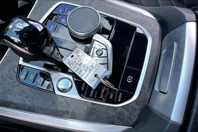 Used 2023 White BMW xDrive40i image 10