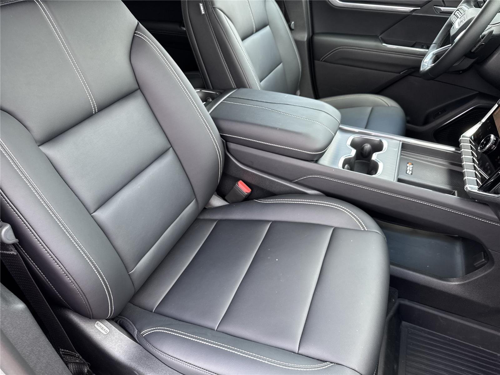 Certified Used 2026 Sterling Metallic GMC Elevation image 37
