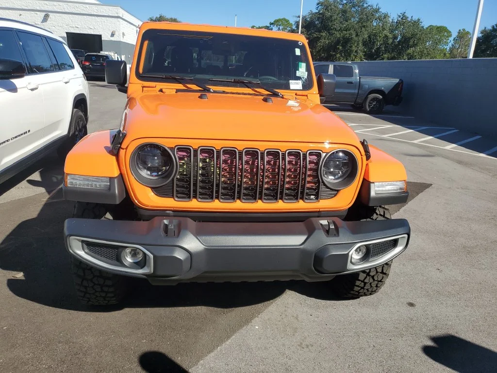 Used 2025 Orange Jeep High Tide image 2