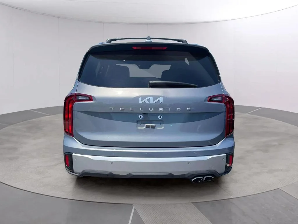 Certified Used 2024 Everlasting Silver Kia S image 4