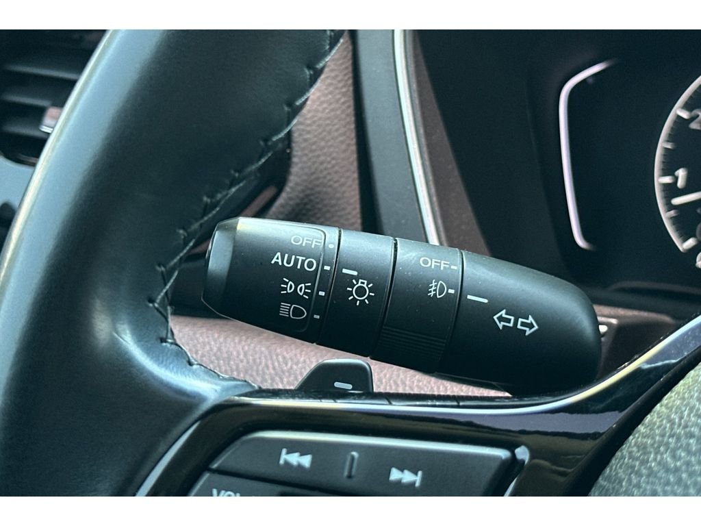Used 2025 Platinum White Pearl Honda Touring image 39
