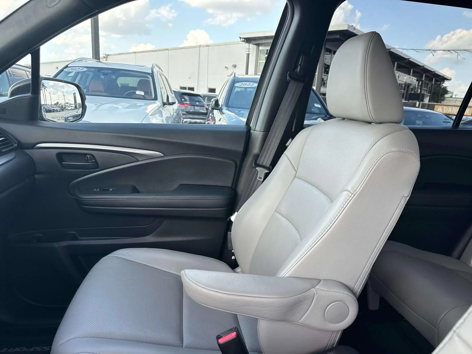 Used 2023 Silver Honda EX-L image 15