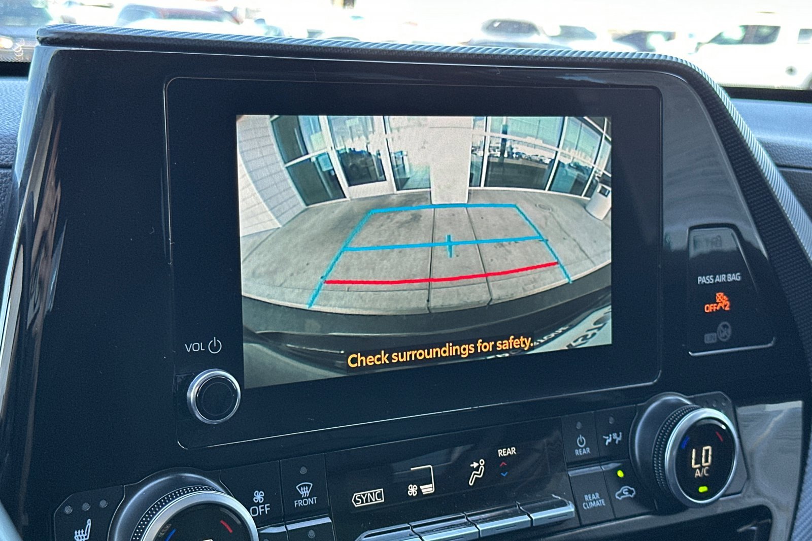 2025 Toyota Highlander LE - Photo 20