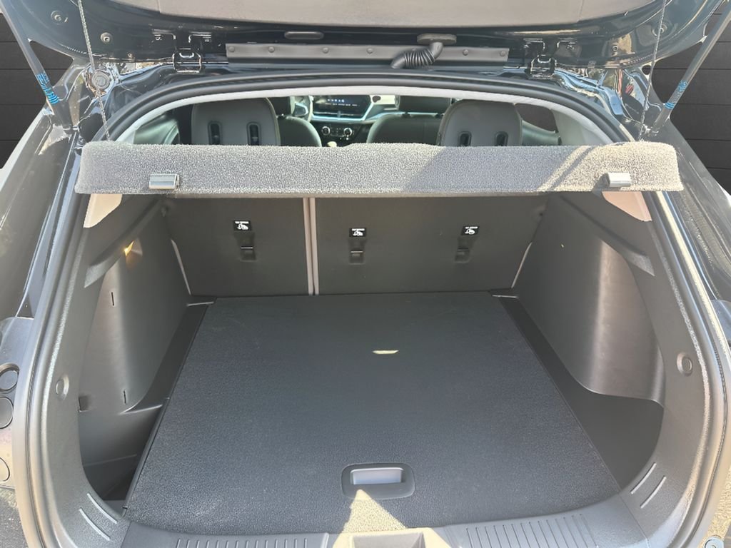 New 2026 Mosaic Black Metallic Chevrolet ACTIV image 10