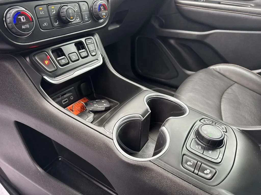 Used 2021 Silver GMC SLT image 20