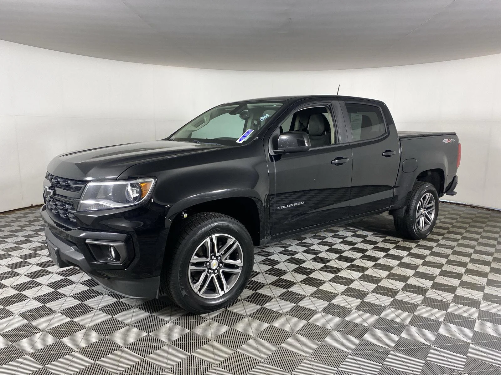 Used 2021 BLACK Chevrolet 4WD LT image 3