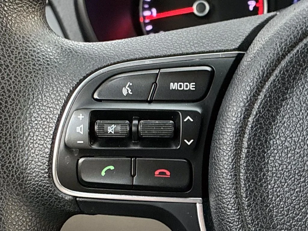 Used 2017 Snow White Pearl Kia LX image 22