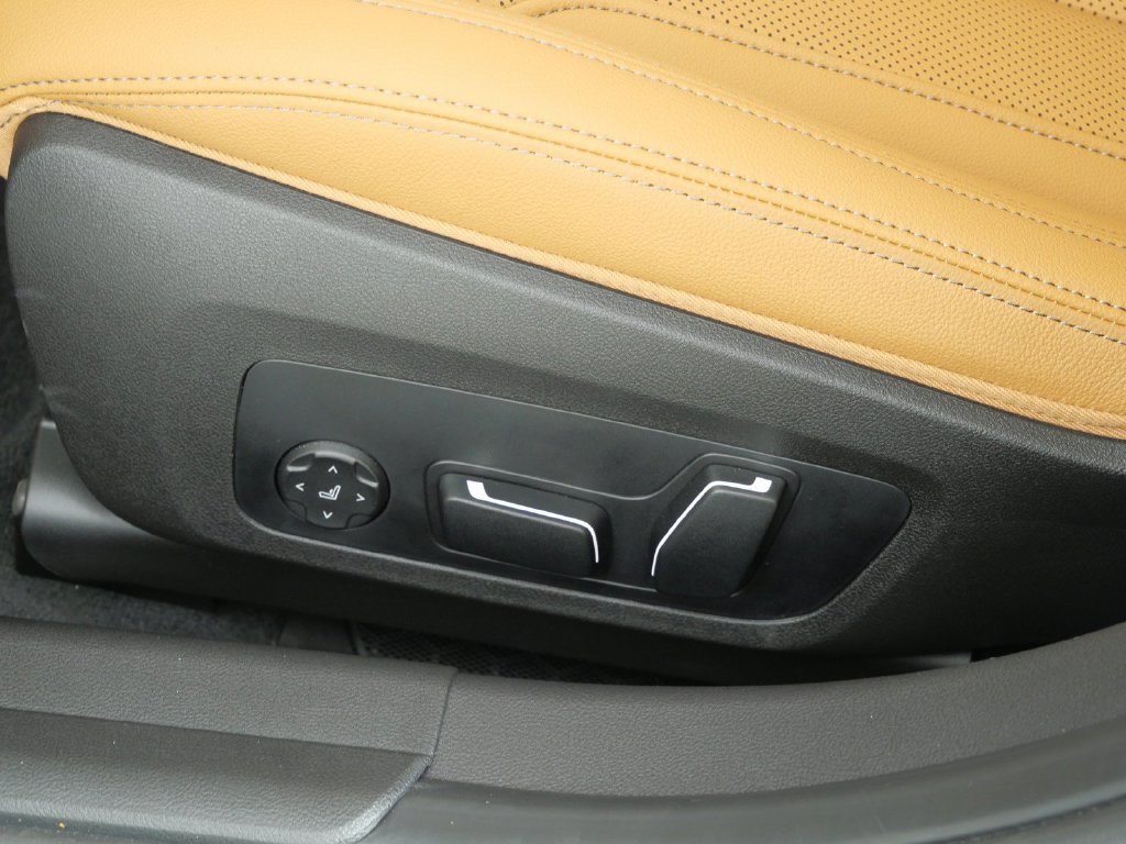 New 2026 Mineral White Metallic BMW 330i xDrive image 37