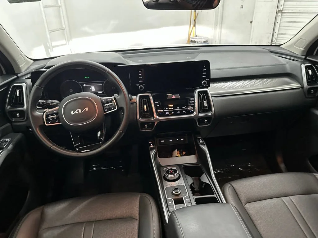 Used 2023 White Kia EX image 22