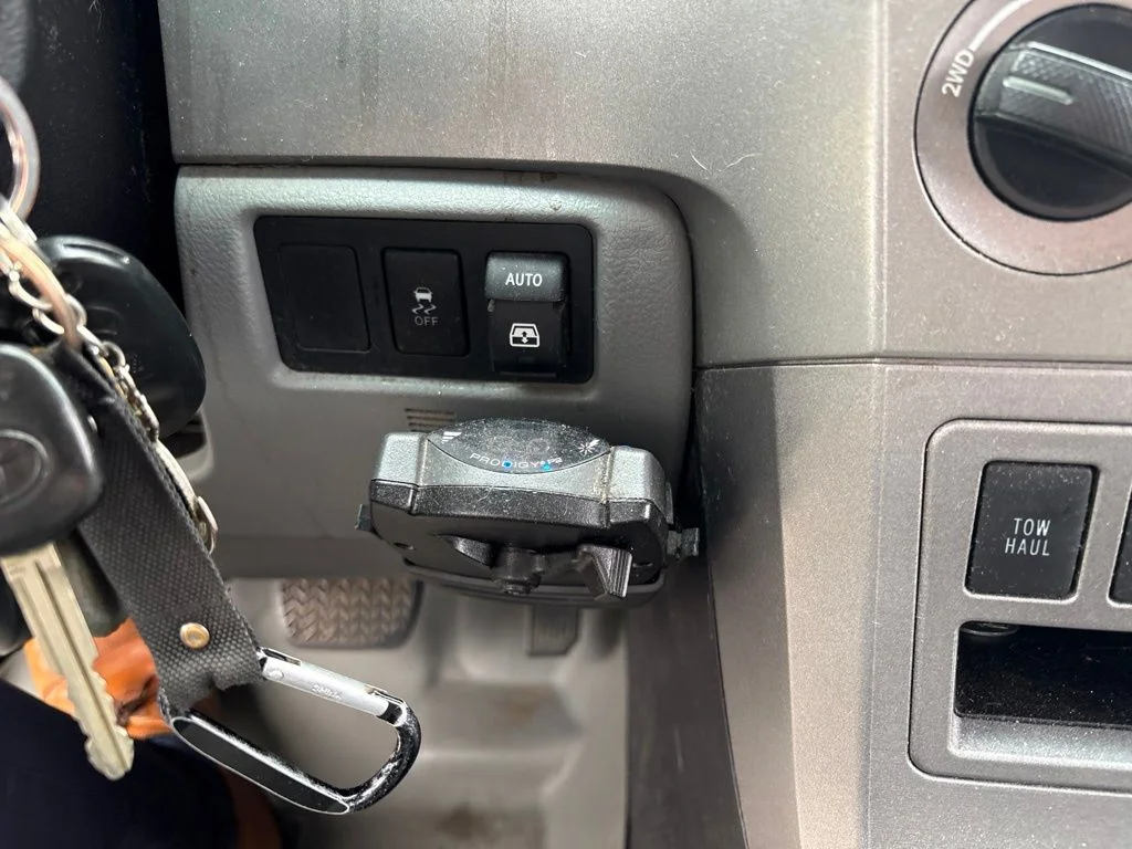 Used 2015 White Toyota SR5 image 21