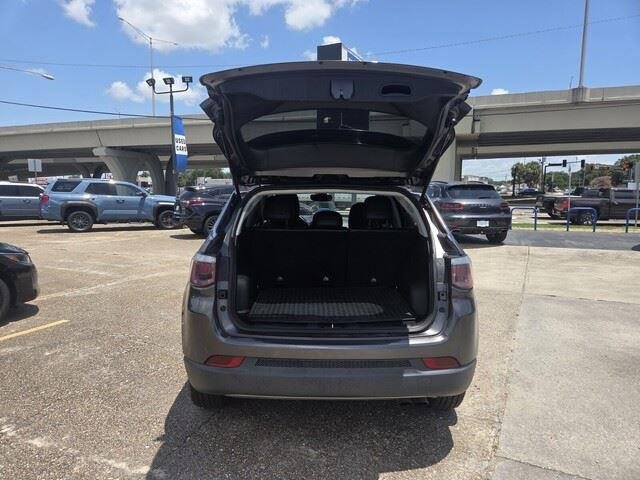 Used 2019 Granite Crystal Metallic Clearcoat Jeep Limited image 26