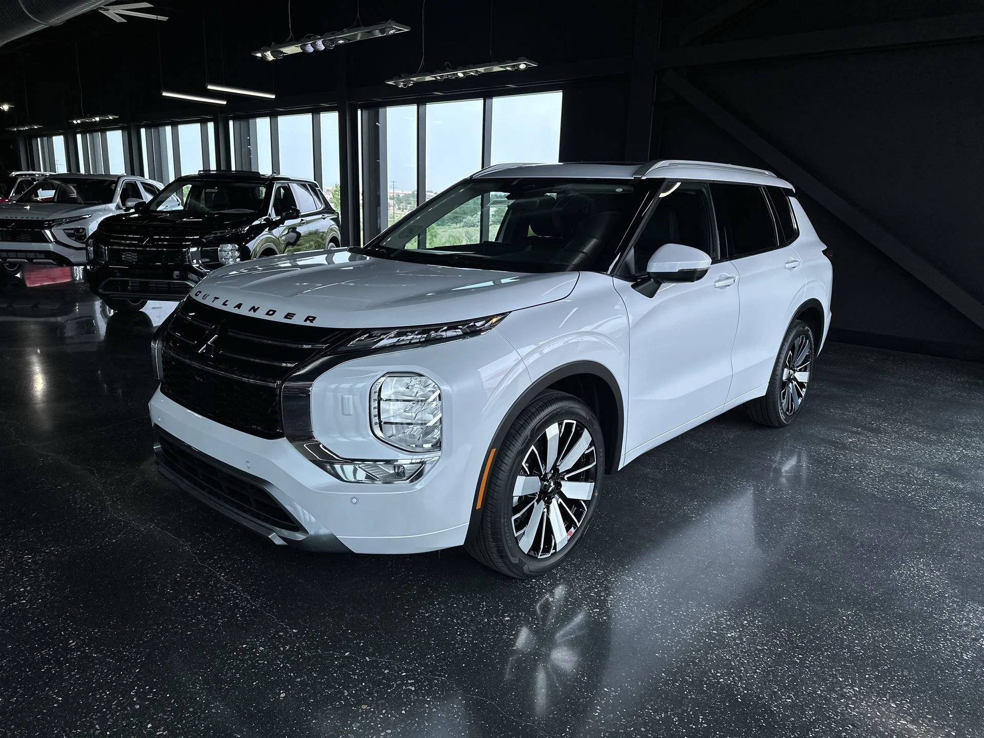 New 2026 White Diamond Mitsubishi SEL image 4