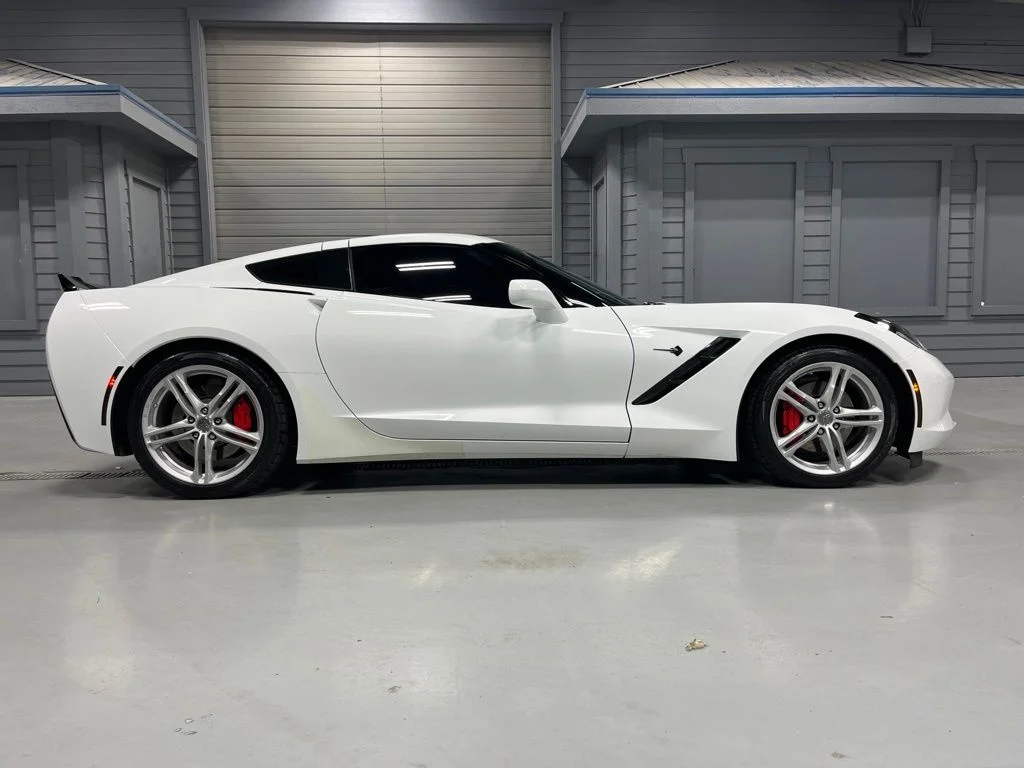 Used 2016 Arctic White Chevrolet Stingray image 8