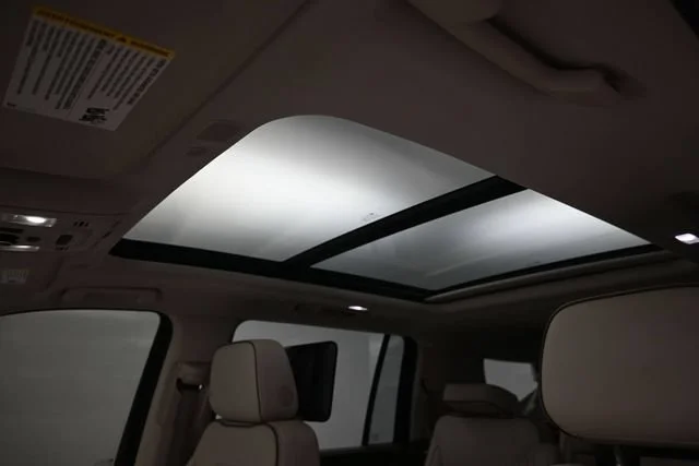 Used 2021 WHITE FROST TRICOAT GMC Denali image 19