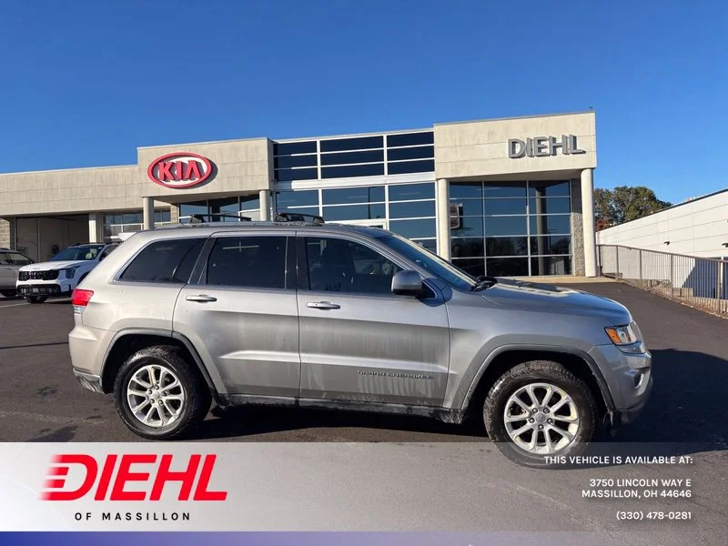 Used 2015 Silver Jeep Laredo image 1