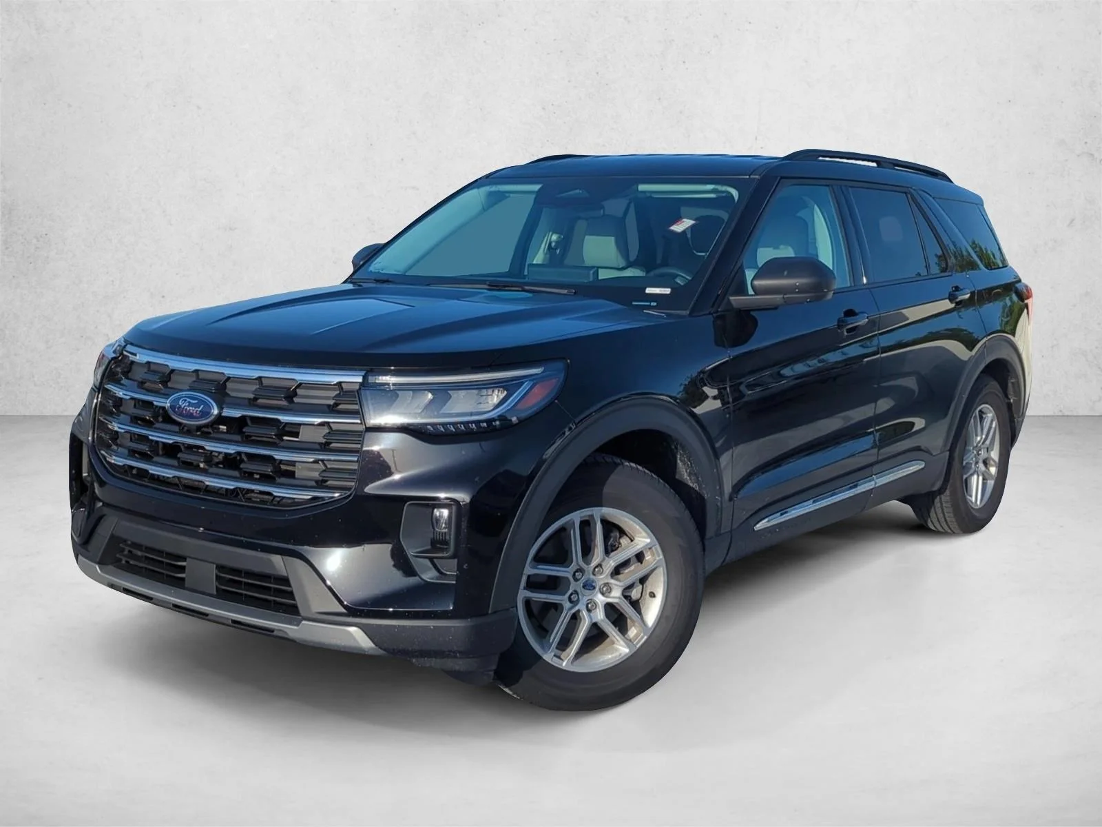 Used 2025 Agate Black Metallic Ford Active image 1