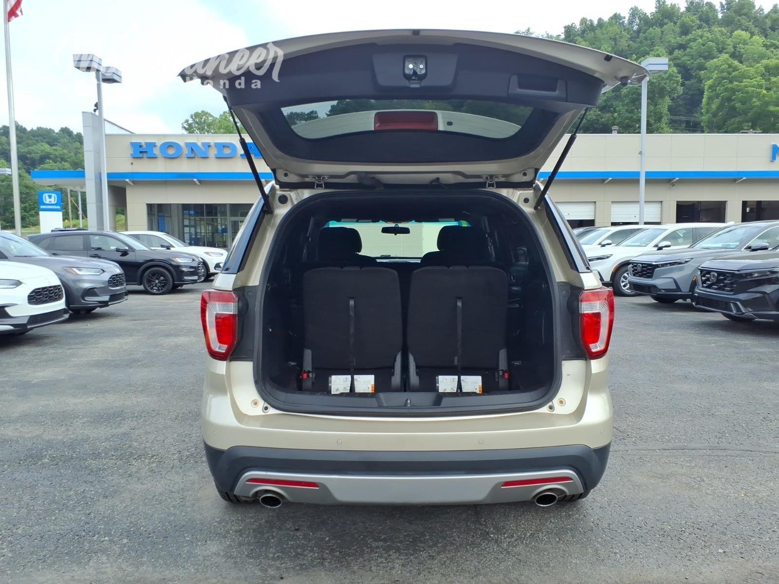 Used 2017 White Gold Ford XLT image 22