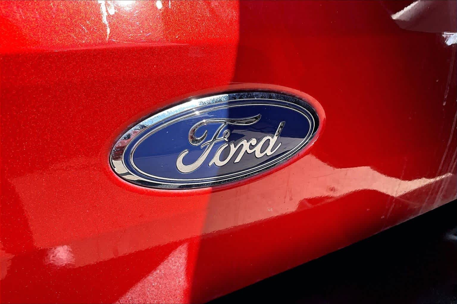 Used 2023 Hot Pepper Red Metallic Tinted Clearcoat Ford Big Bend image 31