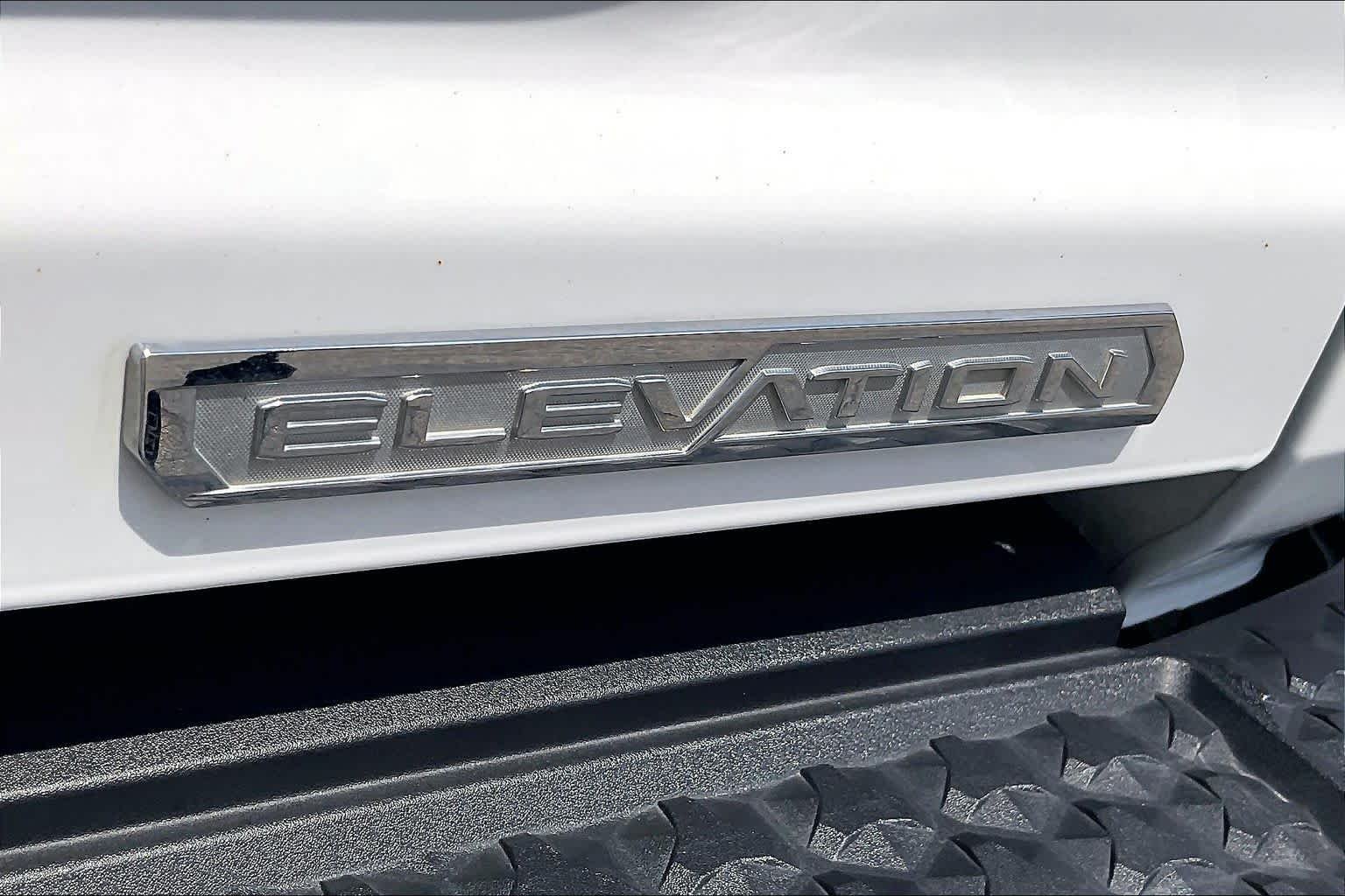 Used 2023 Summit White GMC 2WD Elevation image 10